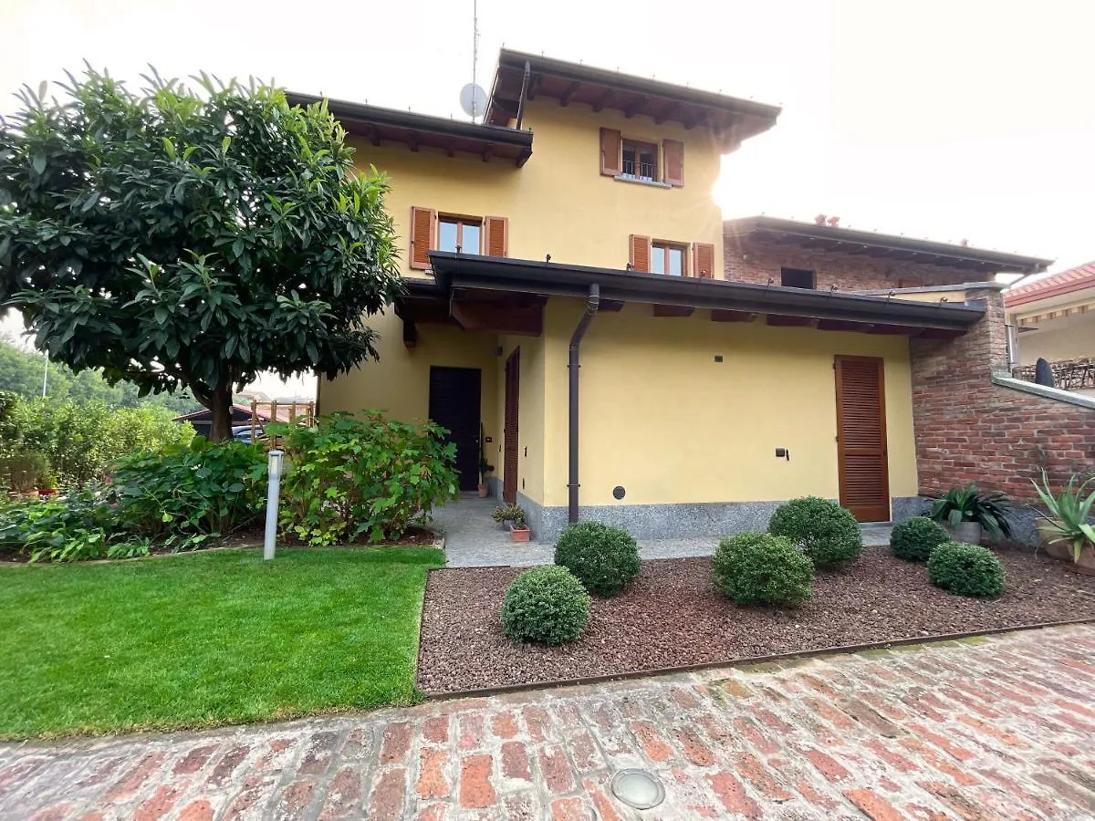 Entire Accommodation With Private Garden Near Milan And Lake Como - Free Parking - Family Friendly Seregno Apartment